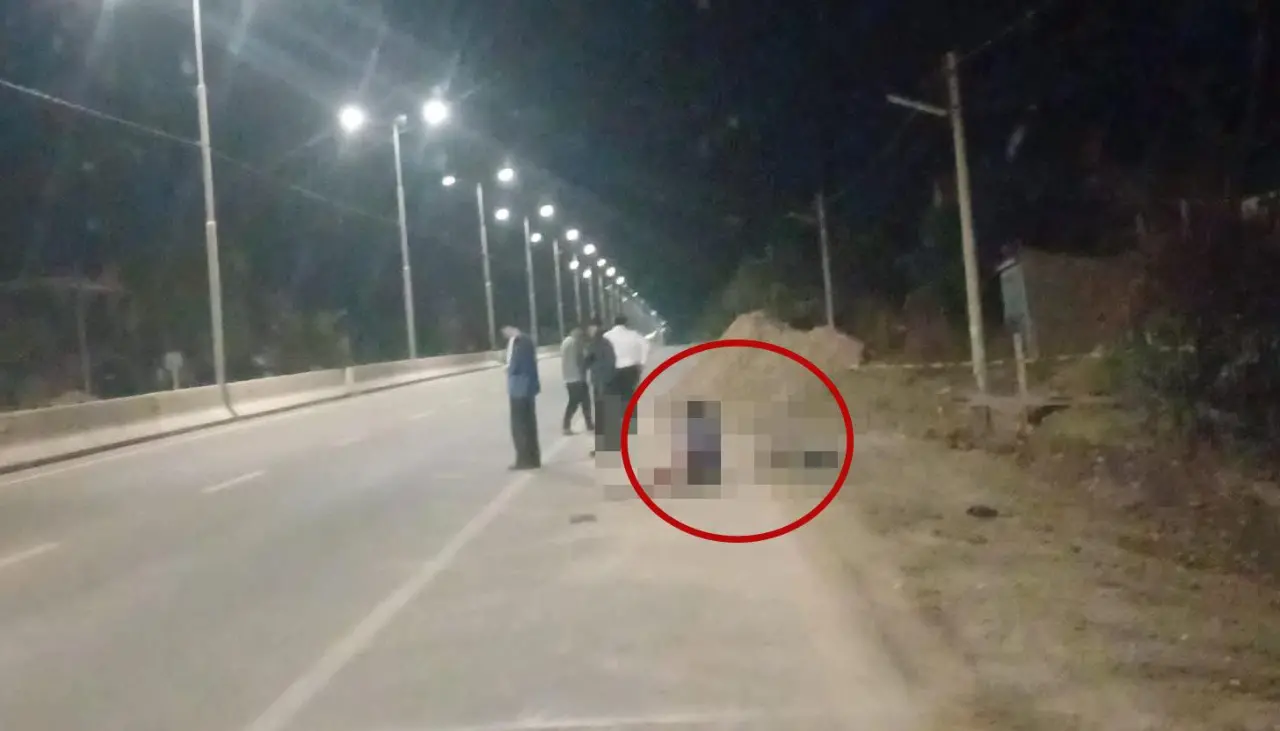 Un adolescente muere y otro resulta herido tras ser atropellados por un bus que luego se dio a la fuga