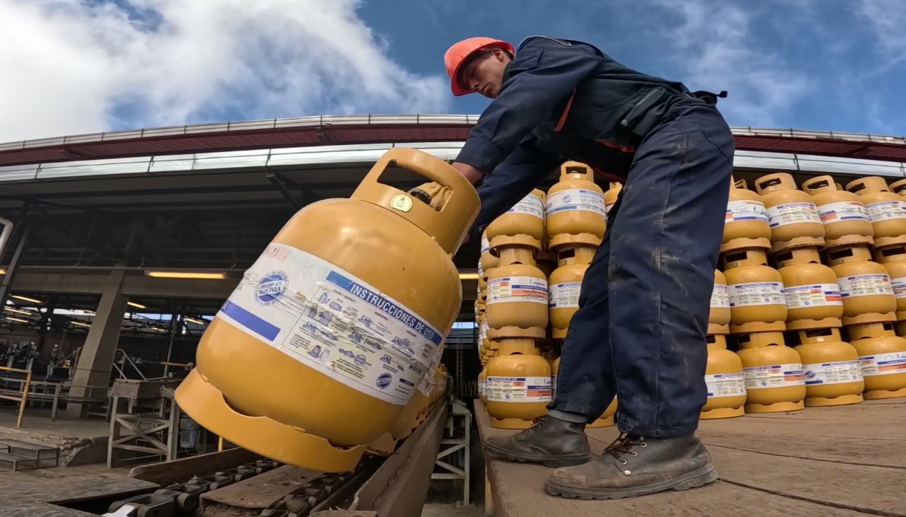 YPFB despacha 152.000 garrafas de GLP y señala que el abastecimiento para el fin de semana largo está garantizado