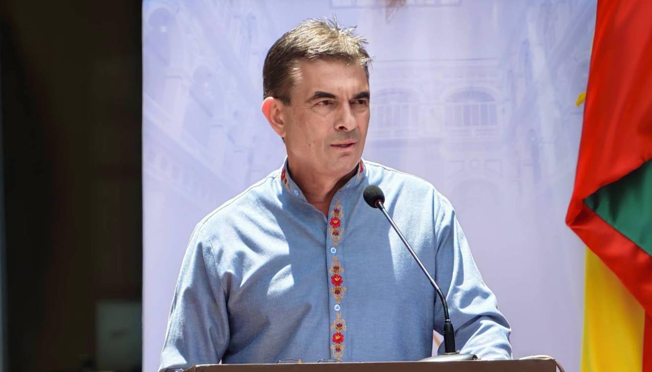 Paz dice que decretos publicados cuidan los bolsillos de los bolivianos y explica los alcances