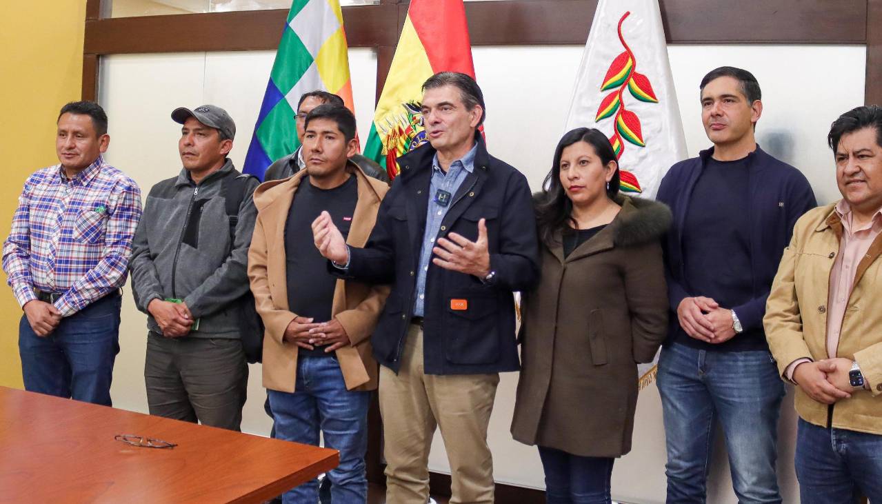 Presidente anuncia un acuerdo con cocaleros de los Yungas tras establecer diálogo