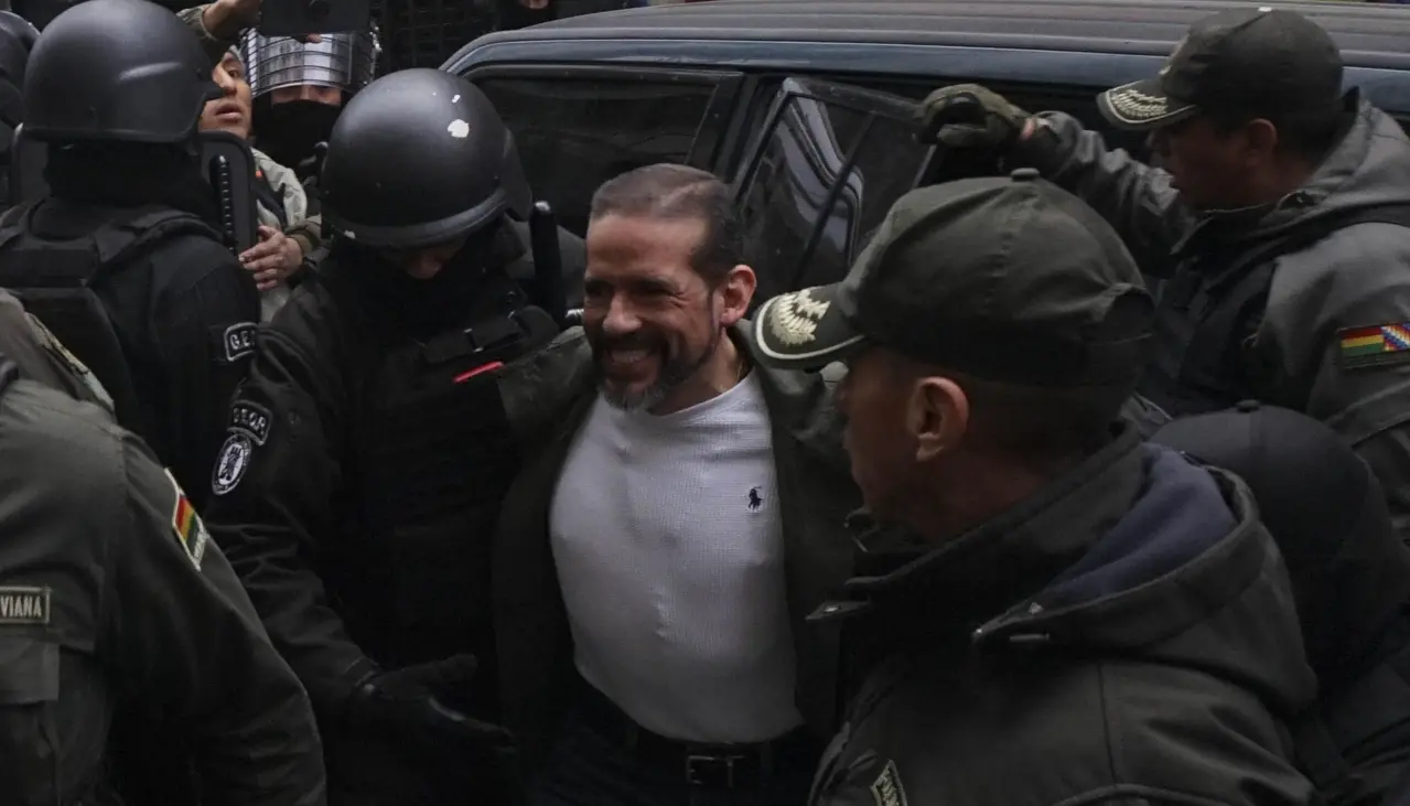 Camacho vuelve a Santa Cruz y puede buscar la reelección, señalan desde Creemos