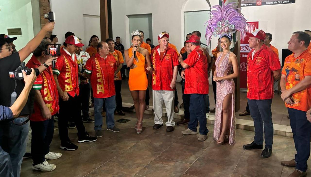 La Reina del Carnaval y los coronadores visitaron a los Haraganes en el ‘jueves de frater’