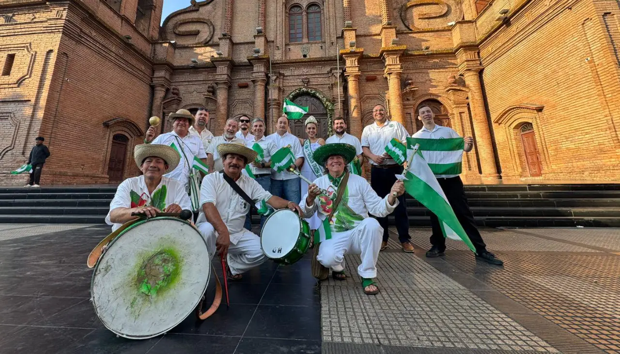 Homenajes y muestra de orgullo en el Día de la Bandera Cruceña 