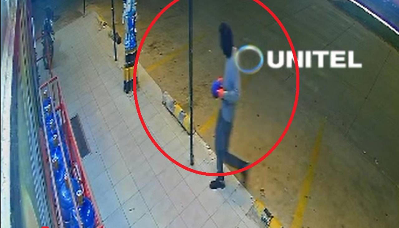 Videos: Hombre encapuchado atraca un micromercado en la zona sur de Santa Cruz de la Sierra
