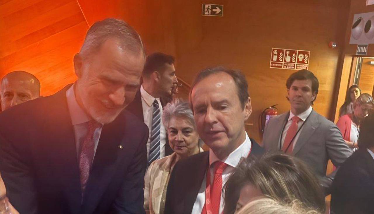 Tuto Quiroga participa junto al Rey de España del diálogo anual de políticas públicas del Club de Madrid