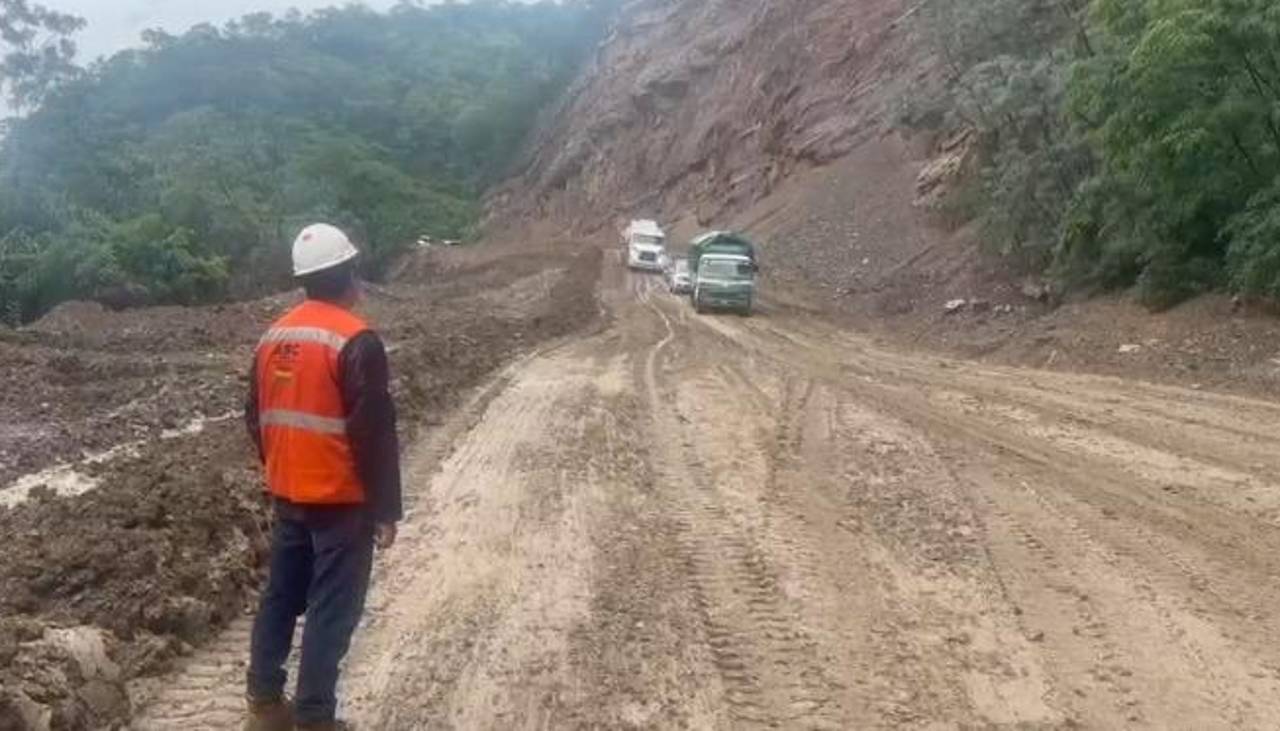 Suspenden salidas de trufis a los valles cruceños a la espera del informe de la ABC sobre el estado de la ruta