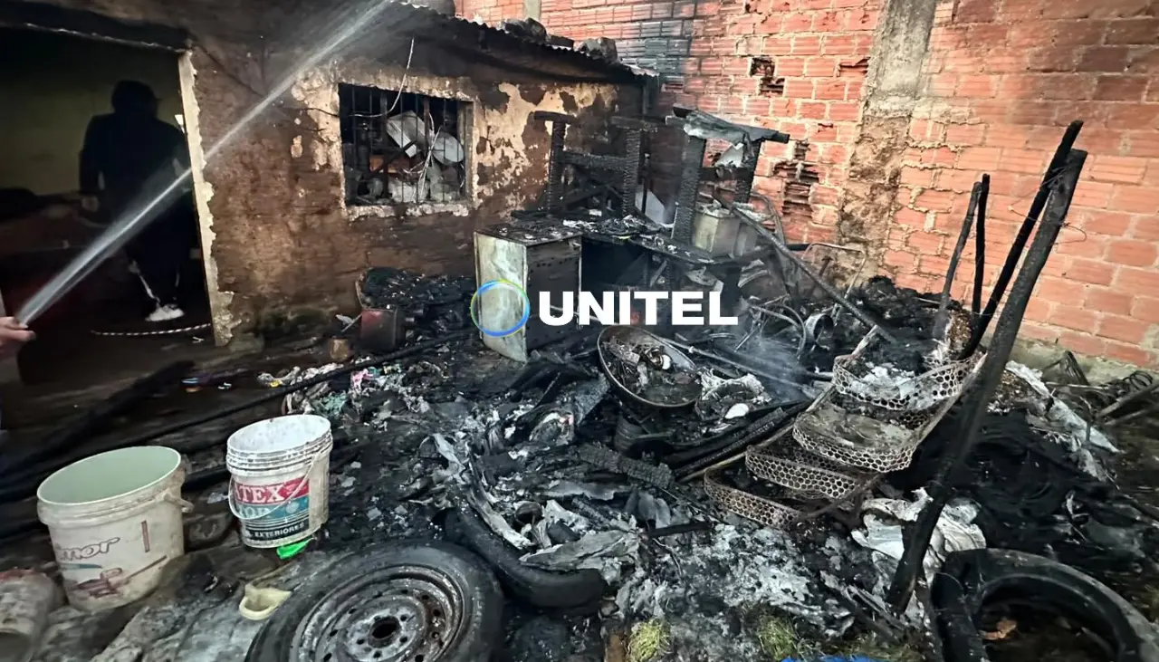 “Todo se ha quemado”: Dos niños se salvan de milagro de un incendio que destruyó su vivienda en El Alto 