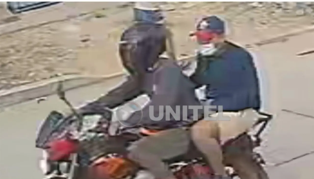 Revelan nuevos videos de atracos protagonizados por dos hombres armados en motocicleta