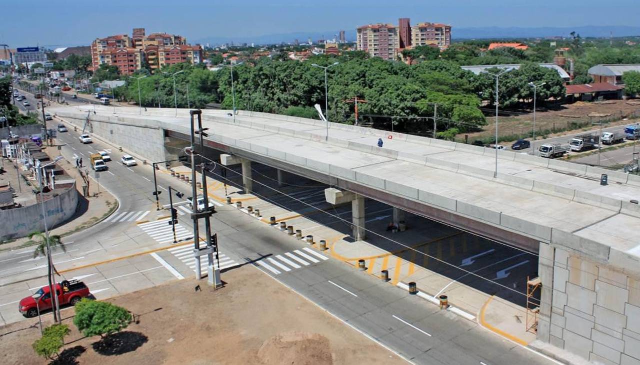 ¡Atención! Anuncian el cierre temporal del paso vehicular en un viaducto de la avenida Cristo Redentor