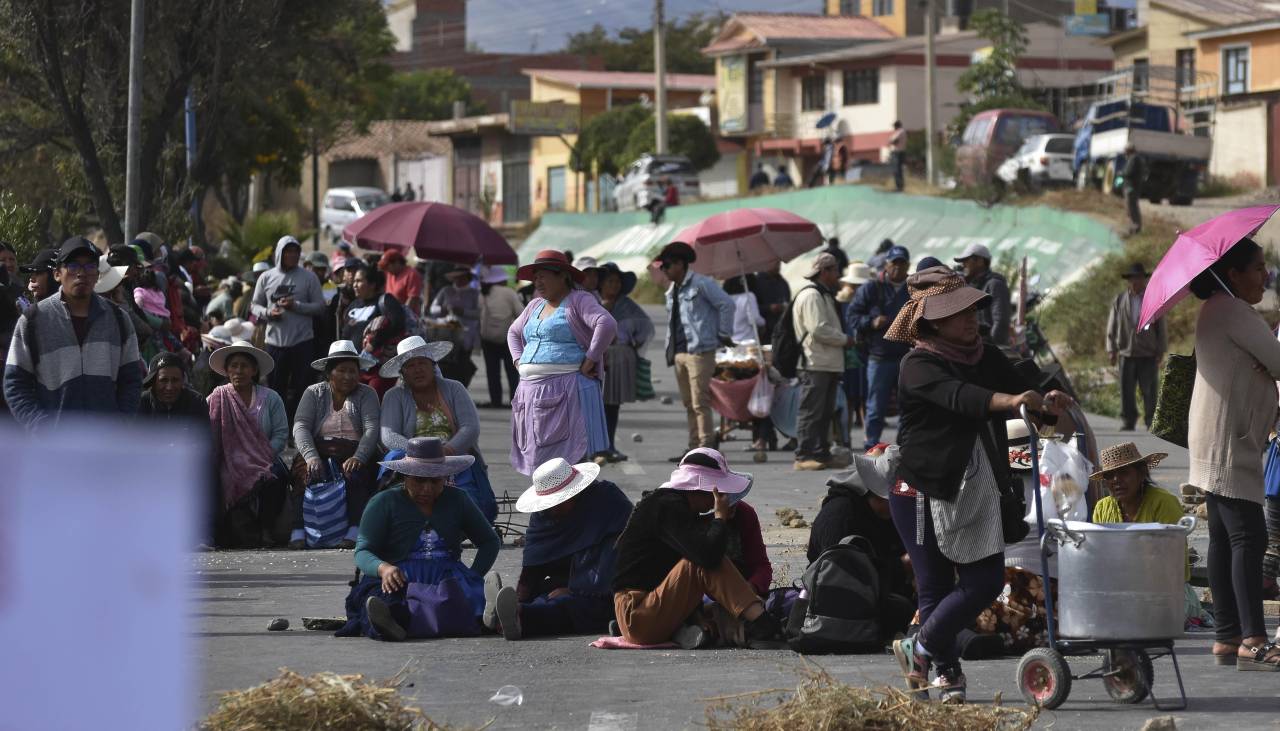 Brigadas parlamentarias del país expresan su respaldo al Gobierno y piden despejar las vías 