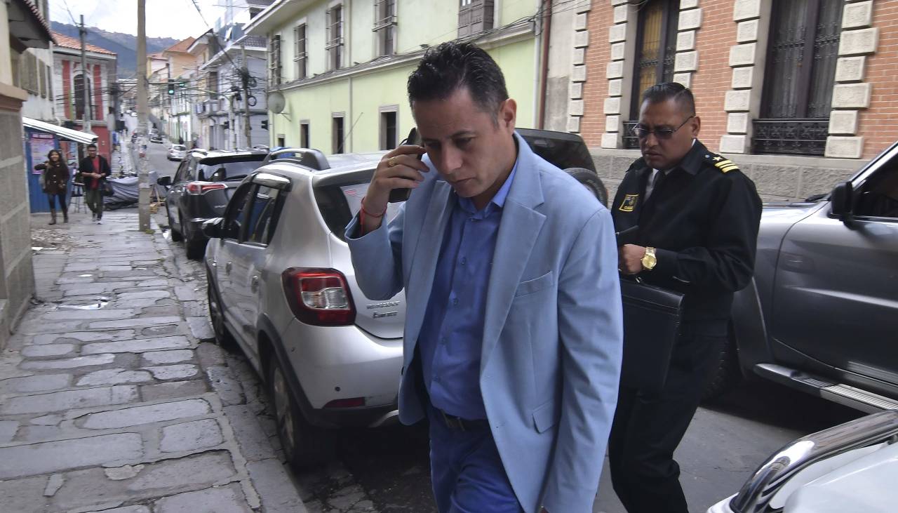 Justicia ordena a Lara a eliminar publicaciones en contra de ministro de Economía