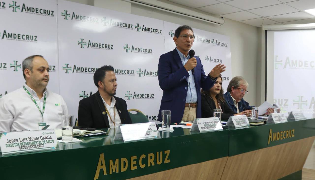 Alcaldes cruceños exigen al Gobierno atender demandas de ítems para salud, escasez de combustible y el 50-50