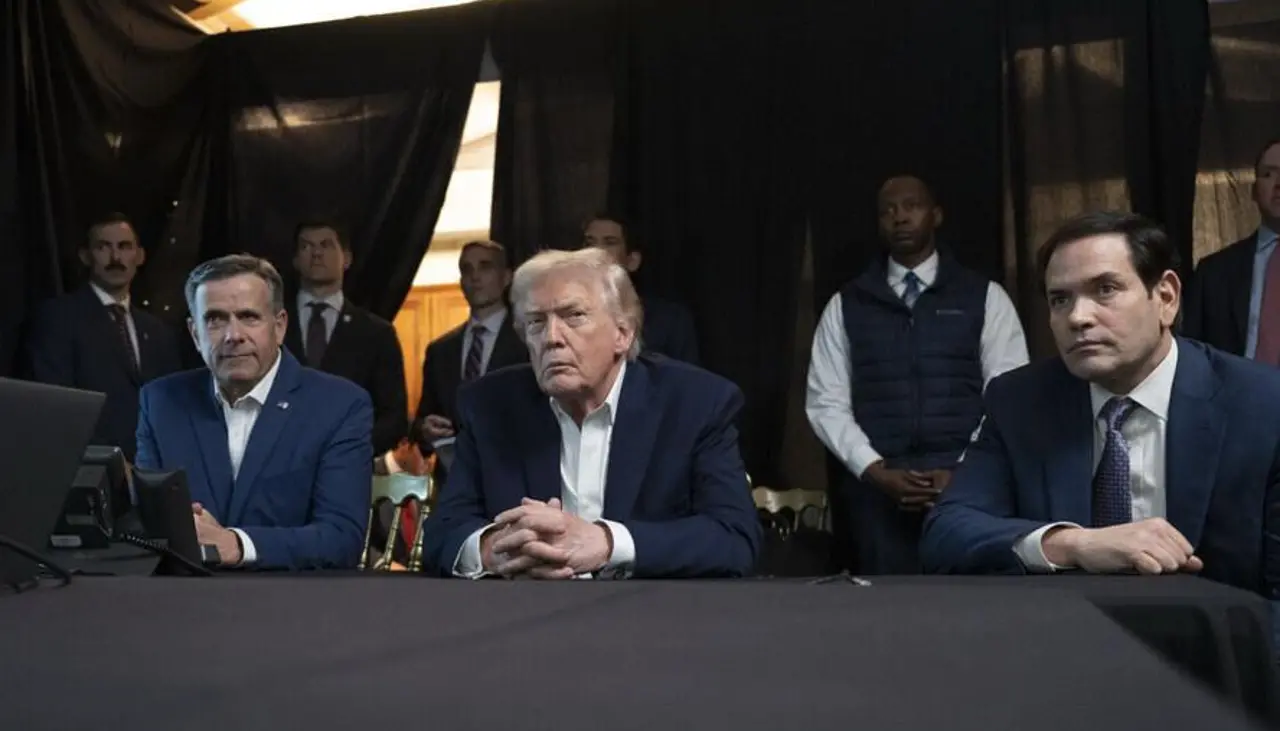 Trump critica a senadores republicanos que votaron a favor de limitar sus poderes militares