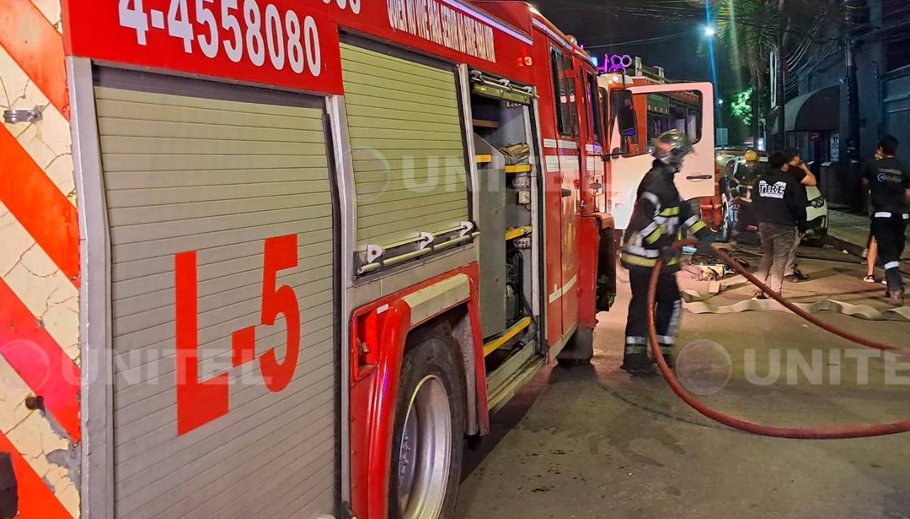 Incendio afecta a un restaurante en la zona norte de Cochabamba