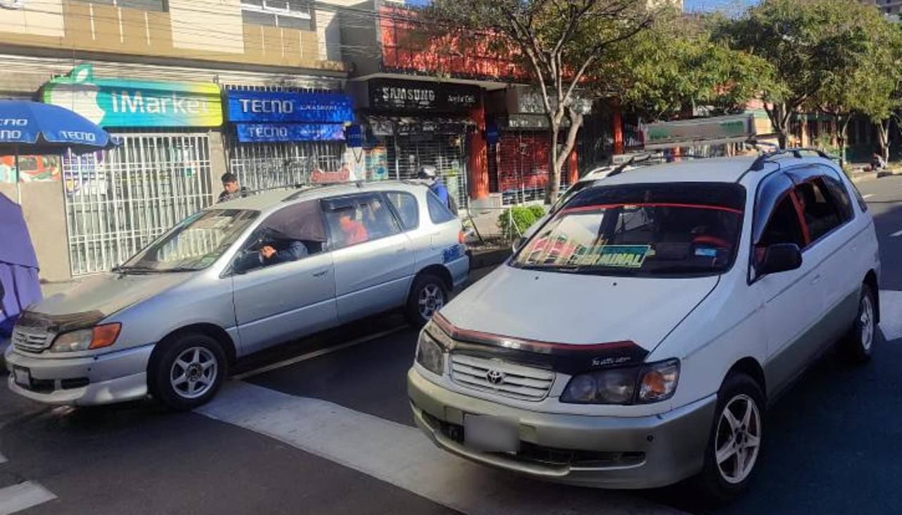 Chofer de trufi increpa a un premilitar por pagar Bs 1 de pasaje; la Alcaldía de Cochababamba anuncia sanciones