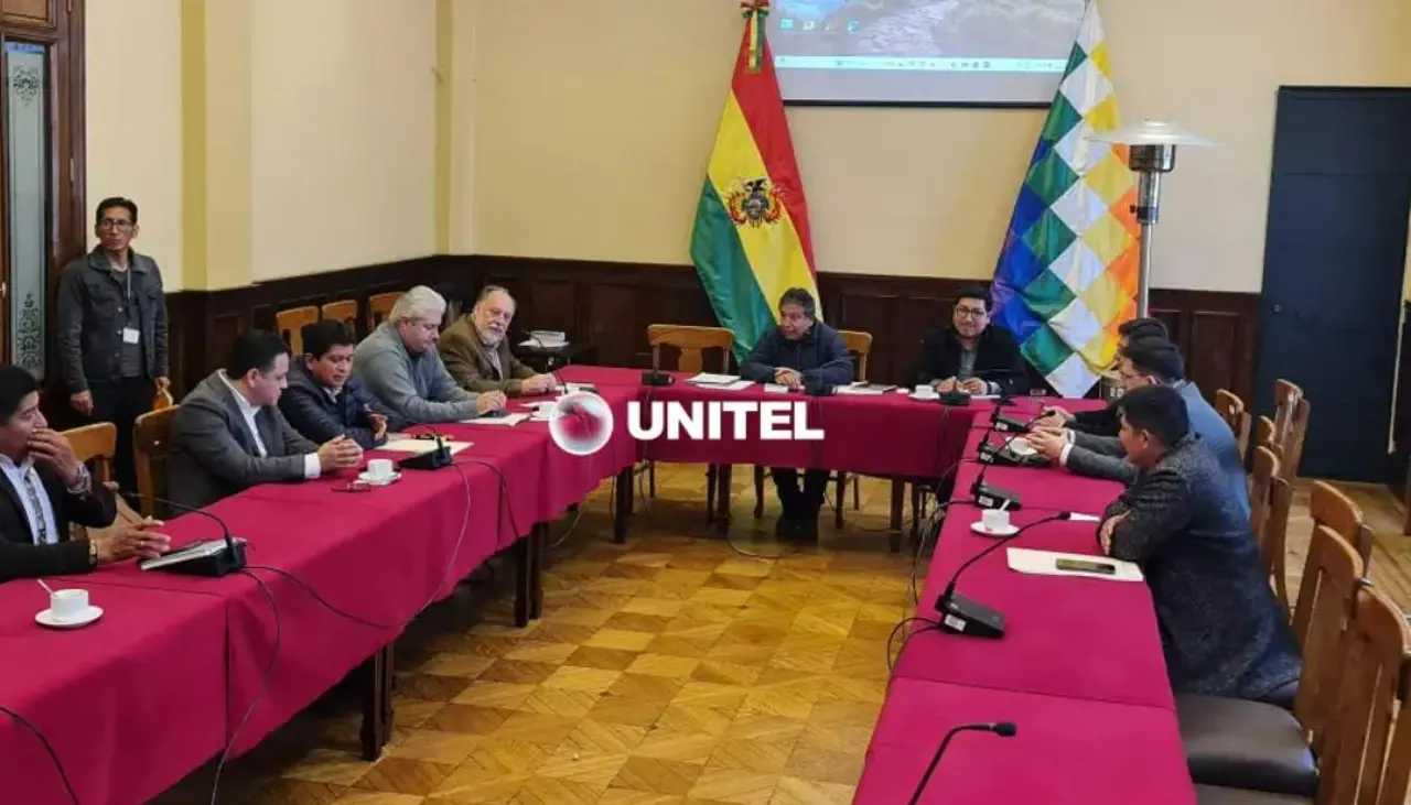 Sin la presencia de Andrónico, Choquehuanca y las tres fuerzas políticas reinstalan encuentro para tratar créditos externos 