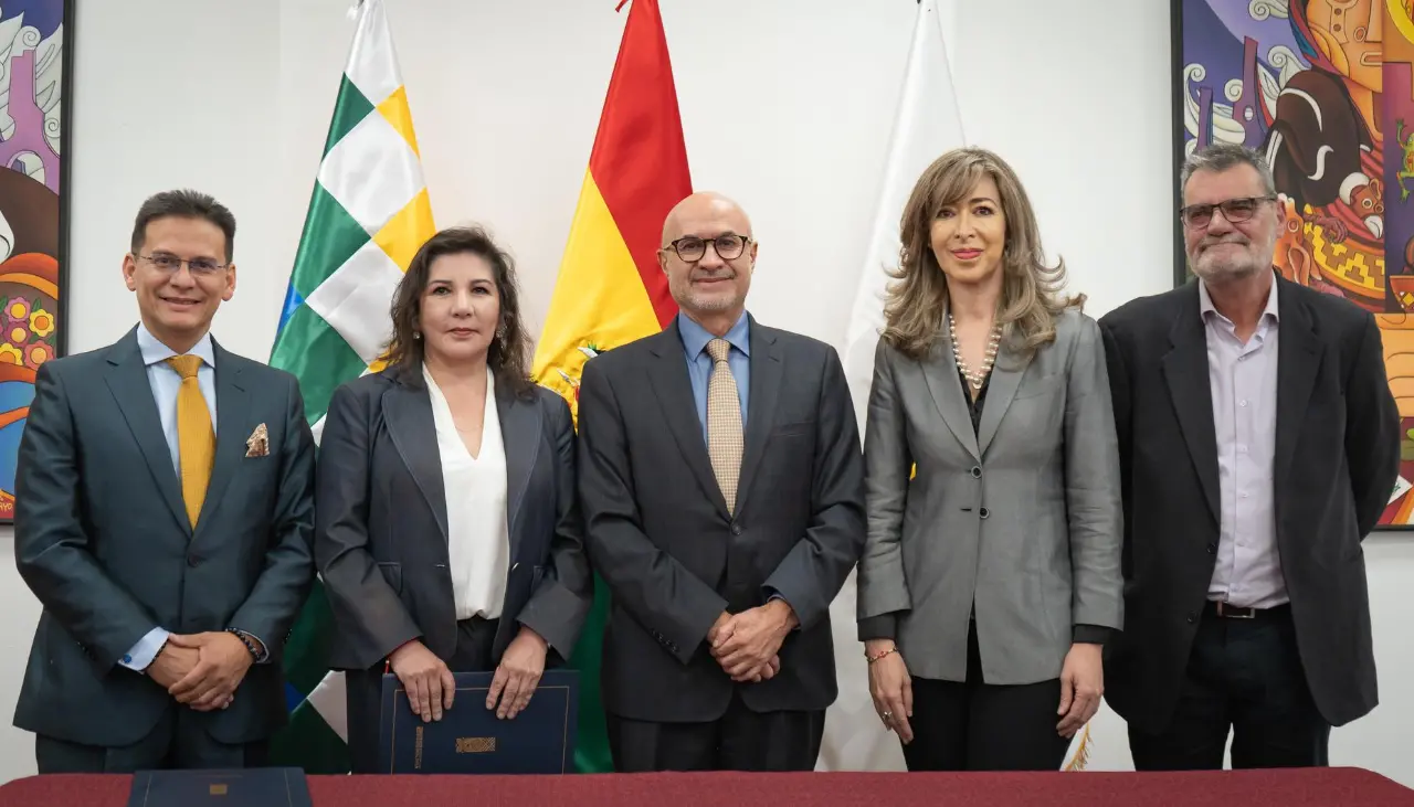 Lupo posesiona a cuatro autoridades que se encargarán de la comunicación estatal 