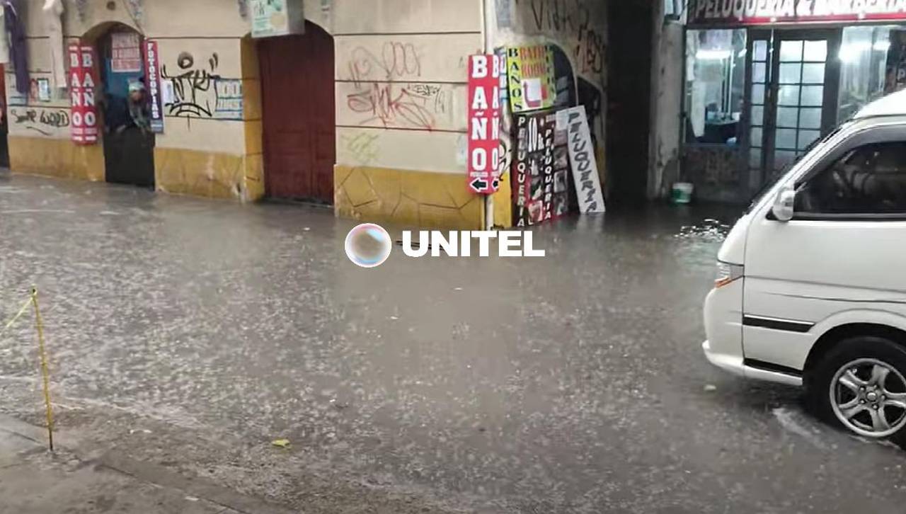 Intensa lluvia y granizada provocan inundaciones y crecida de ríos en La Paz y El Alto