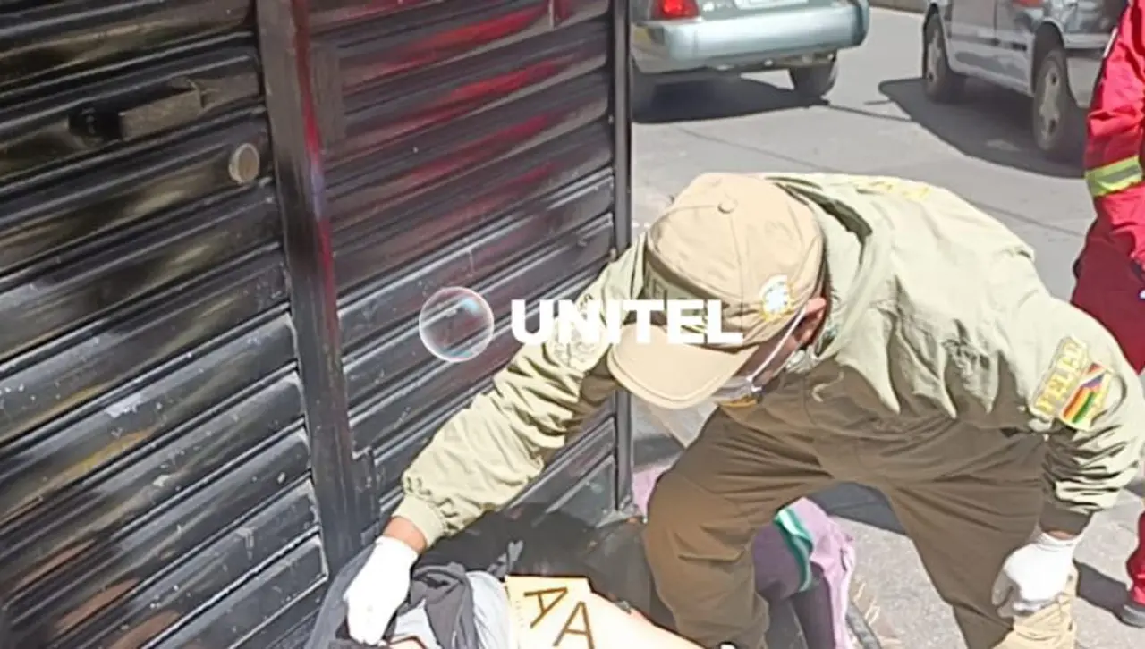 Hallan muerto a un hombre en el centro de la ciudad de La Paz; la Policía señala que fue trasladado desde una discoteca