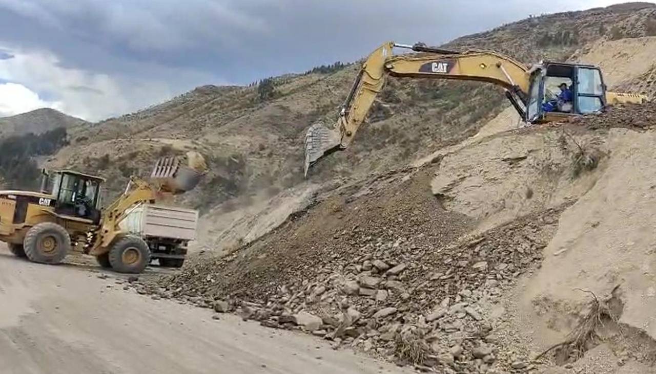 Cochabamba: Trabajos en la ruta hacia Oruro y La Paz continúan y los cortes se realizan de manera alterna