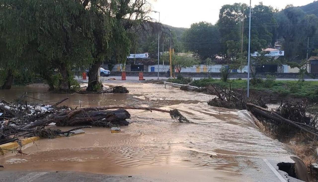 Cochabamba: A causa de las lluvias, crece el río Rocha y cierran paso provisional 