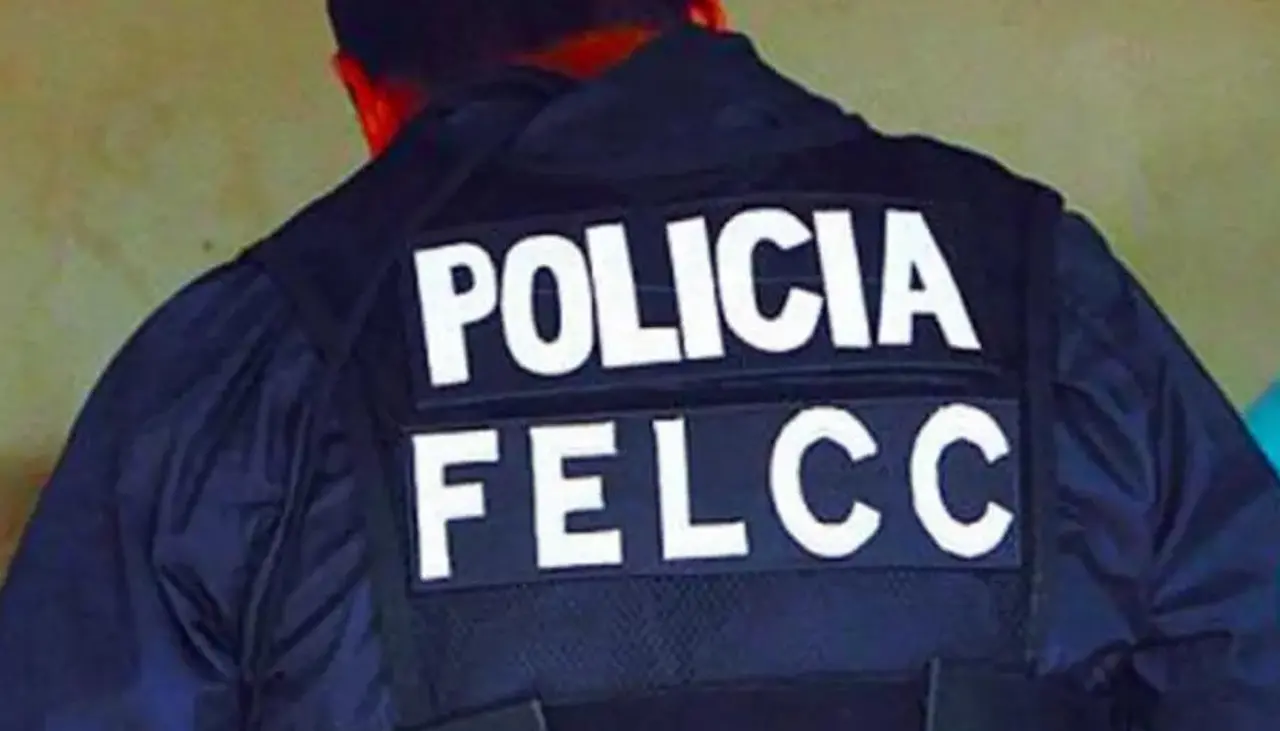 Dos delincuentes en motocicleta asaltan a una embarazada en el centro cruceño