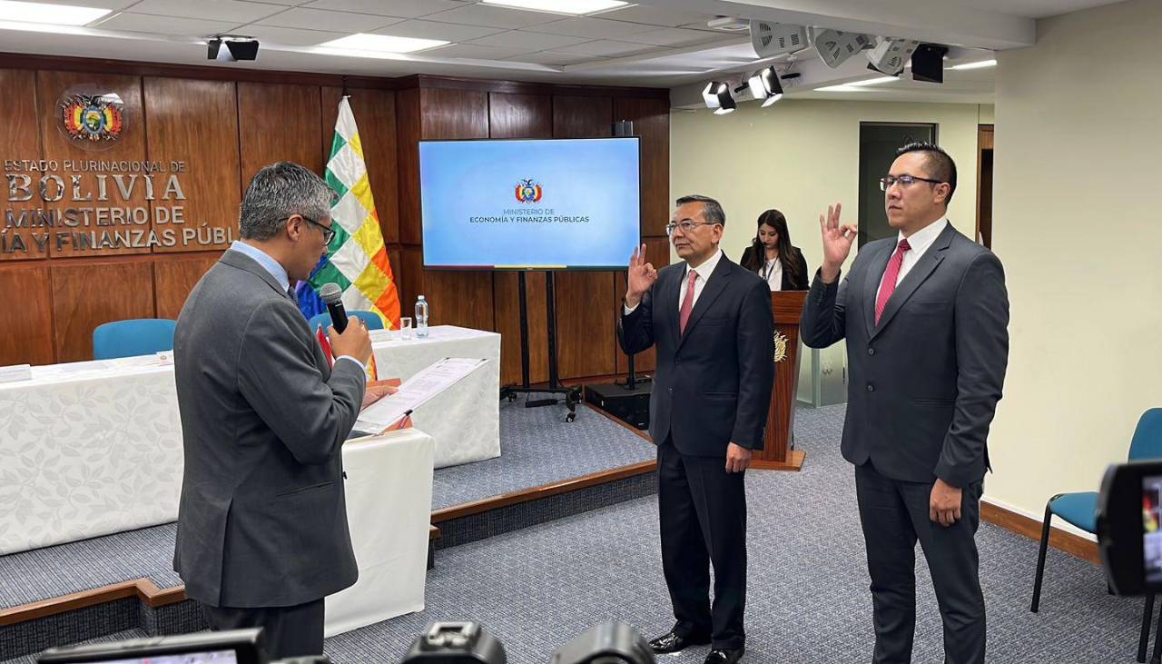 Ministro de Economía posesiona a dos viceministros que lo acompañarán durante su gestión