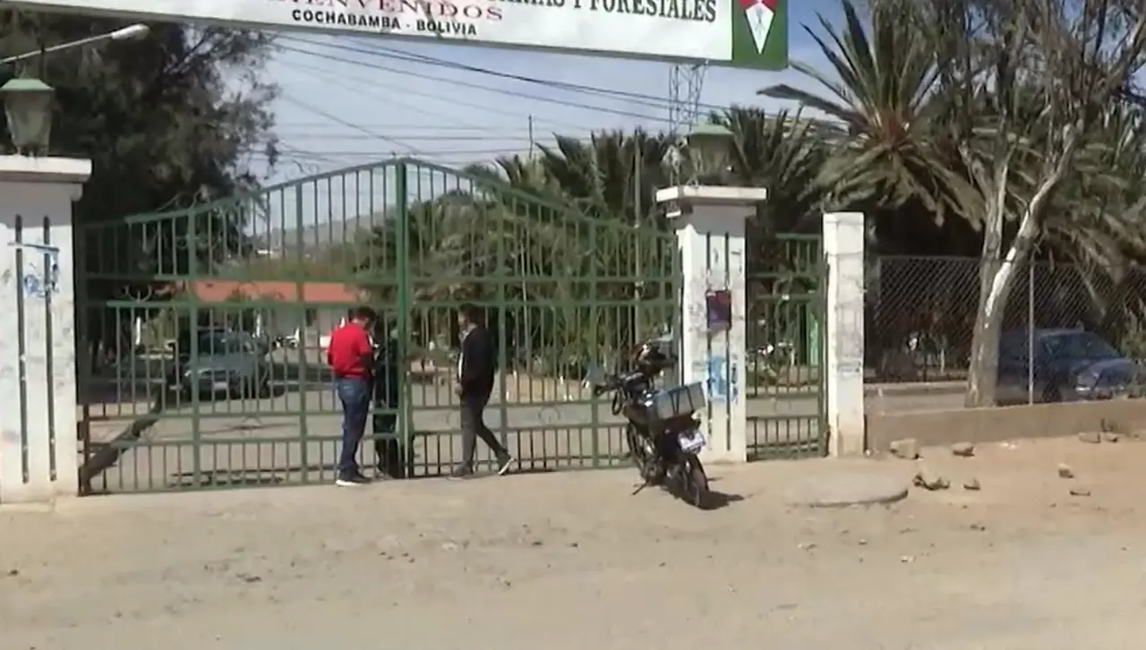 Presunto asesino de un universitario en Cochabamba fue hallado caminando cerca del cadáver 