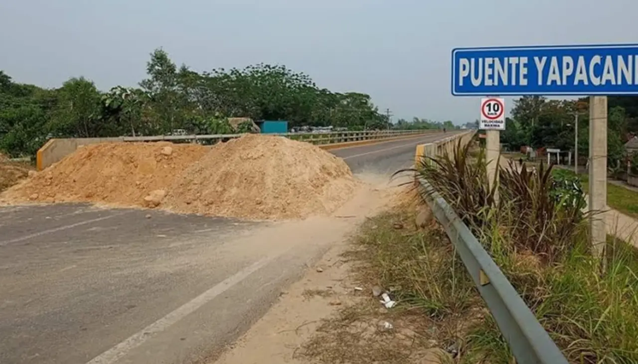 Transportistas de Yapacaní ratifican bloqueo indefinido en la carretera troncal Santa Cruz - Cochabamba