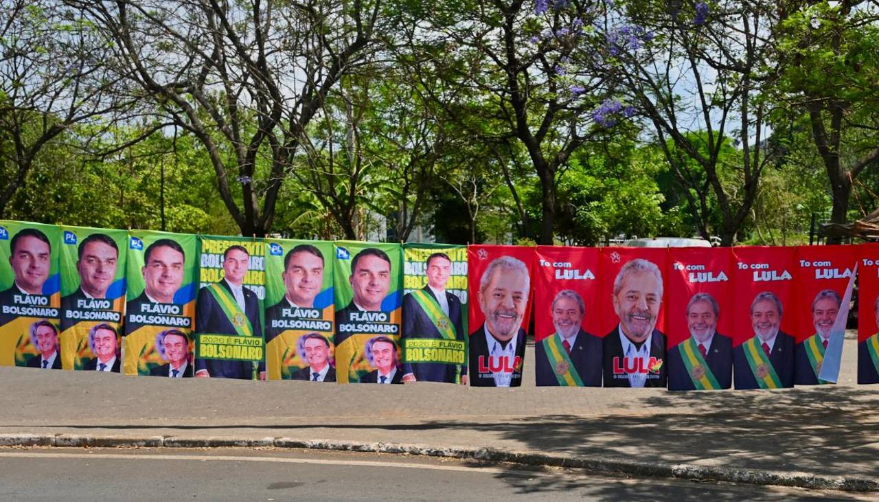 Lula enfrenta al hijo de Bolsonaro en un carrera electoral que se muestra reñida en Brasil