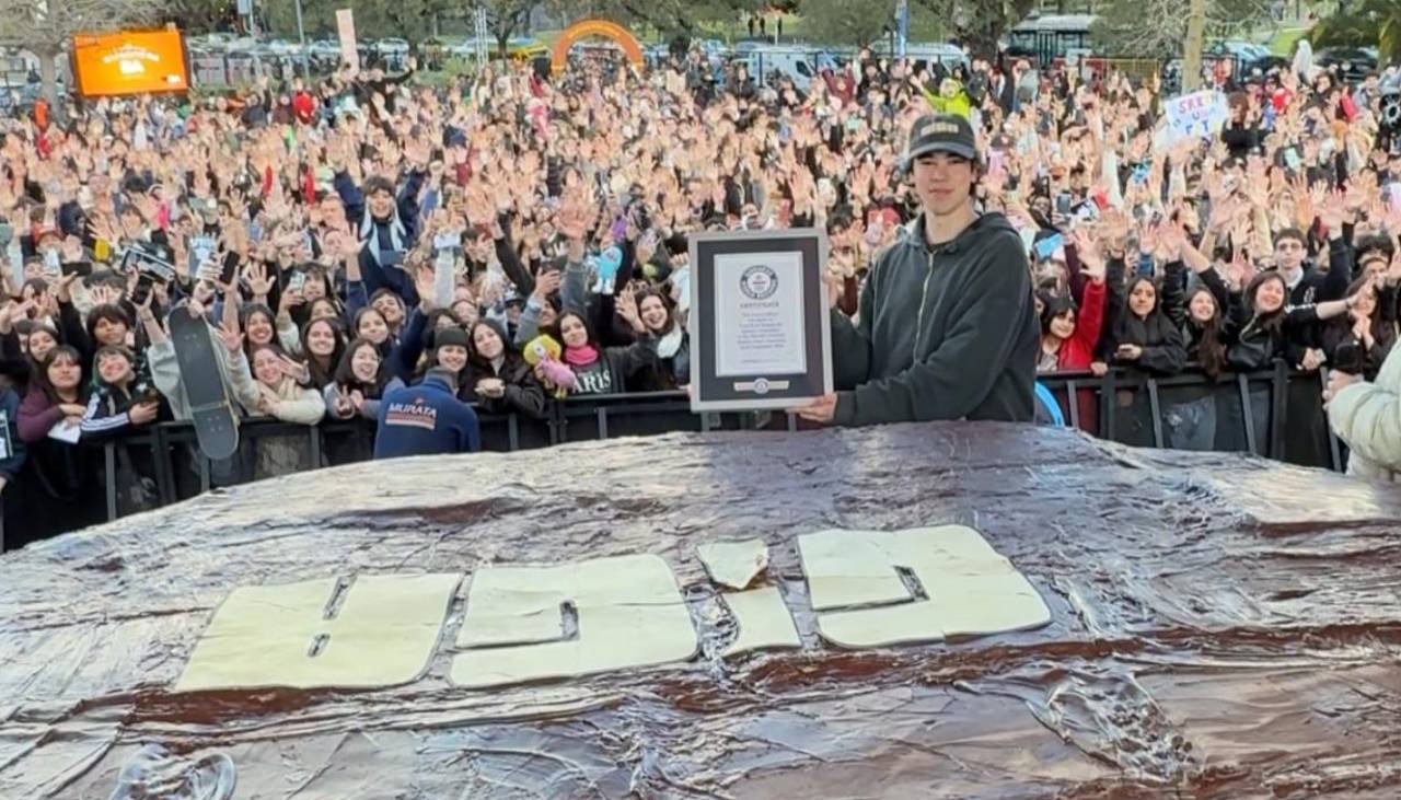Argentina obtiene el récord Guinness al alfajor más grande del mundo