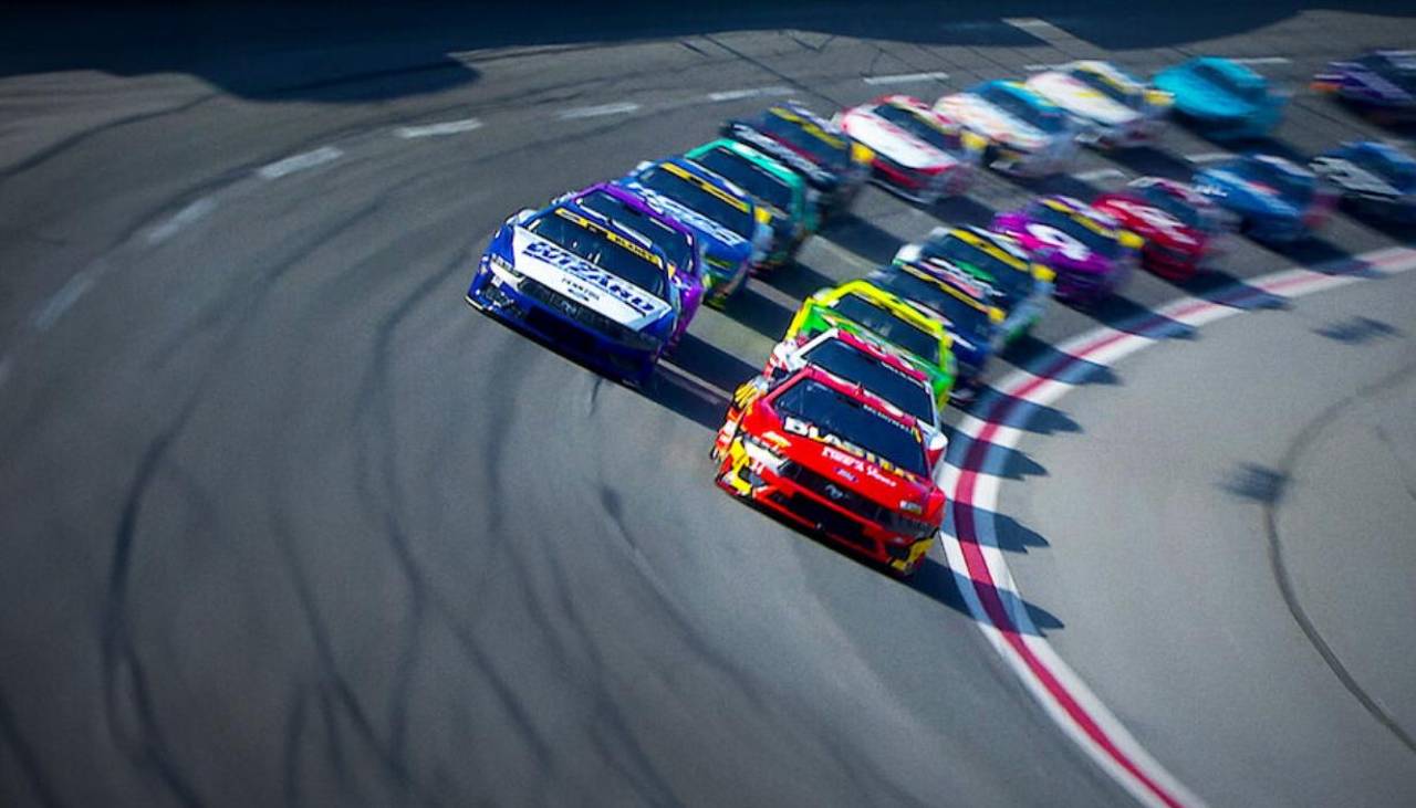 ¡Impresionante! Así se vive la velocidad de Nascar desde la malla de seguridad en Daytona