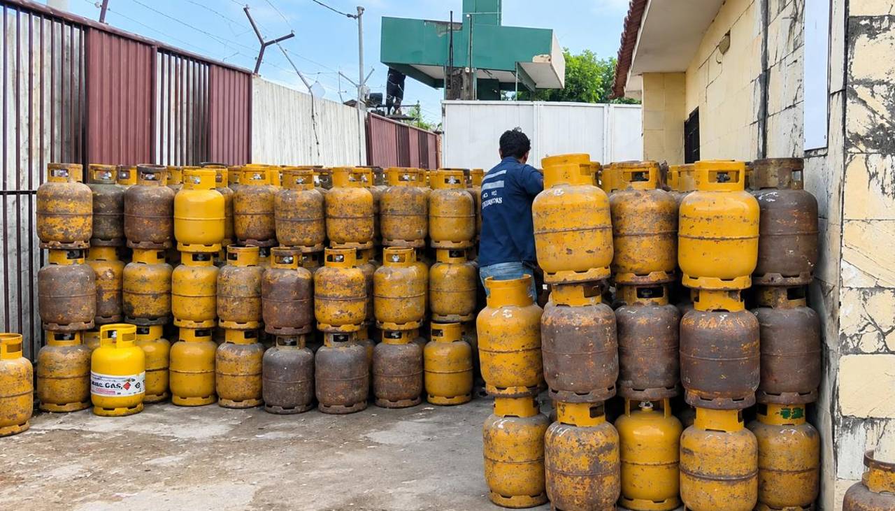 Distribución de garrafas vuelve a los barrios de Santa Cruz tras acuerdo con Gobierno 