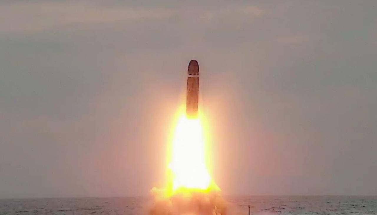 Francia realiza el primer lanzamiento de un misil nuclear intercontinental desde un submarino 
