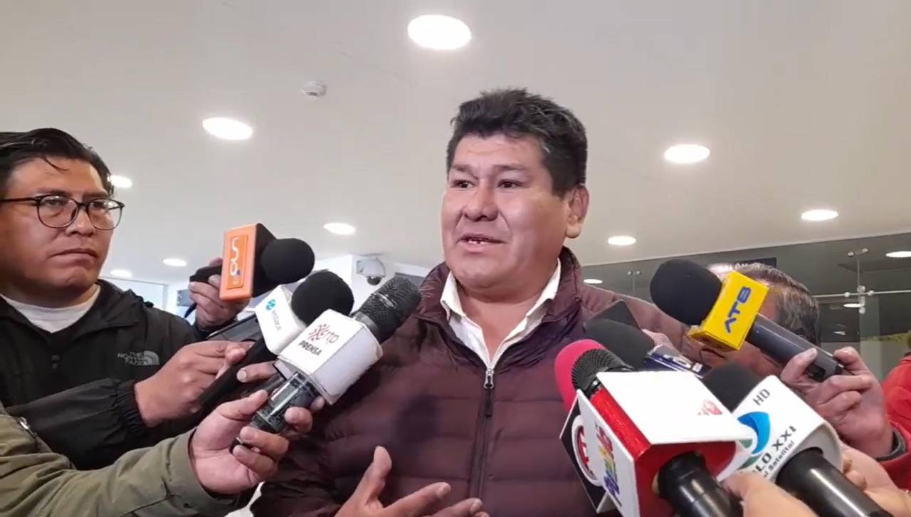 Dirigente del MAS dice que Andrónico cometió transfugio al pactar con Patzi y anuncia que pedirán su curul 