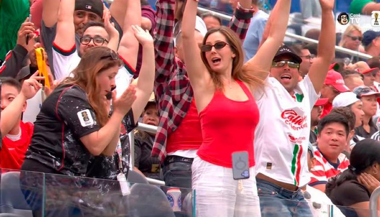 Video: Mujer quiso hacer una ‘ola’ y terminó perdiendo su celular en el partido Canadá vs Sudáfrica