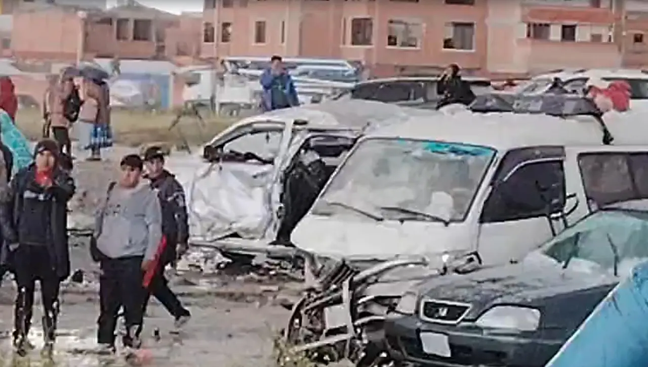 Reportan víctimas fatales en el accidente de un avión militar en El Alto 