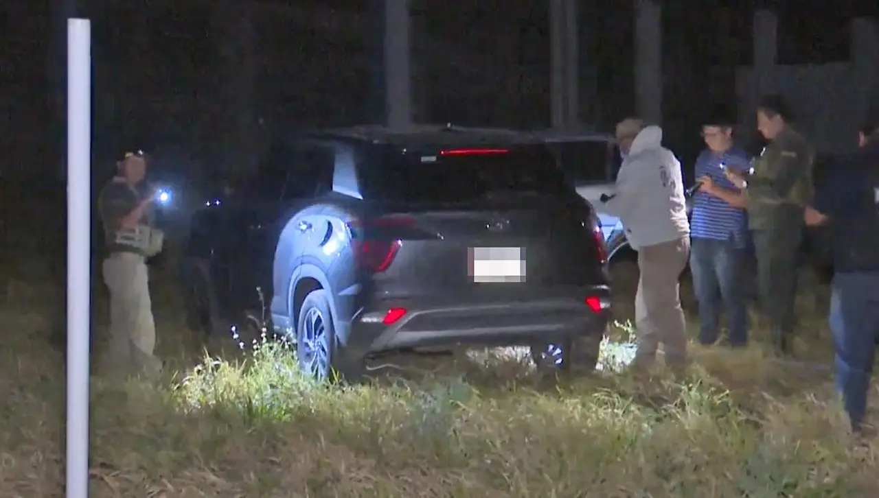 Hallan vehículo que presuntamente fue utilizado por sicarios que acribillaron a dos personas en Santa Cruz