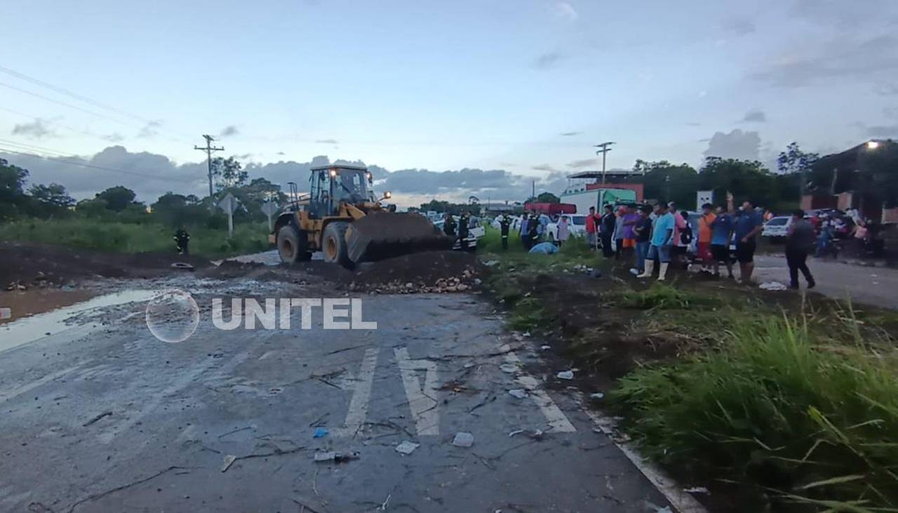 Pobladores de Yapacaní levantan el bloqueo en la carretera Santa Cruz - Cochabamba