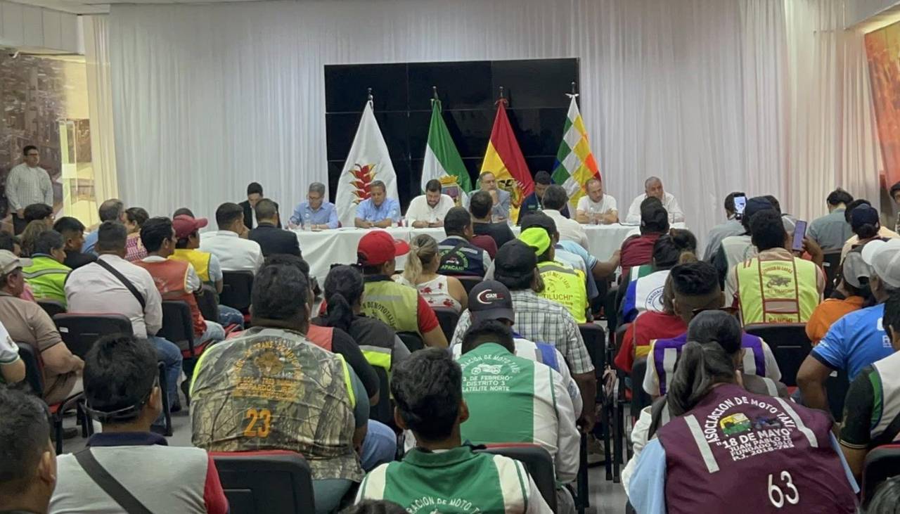 Cívicos piden a YPFB reprogramar mesas técnicas por gasolina desestabilizada para este martes