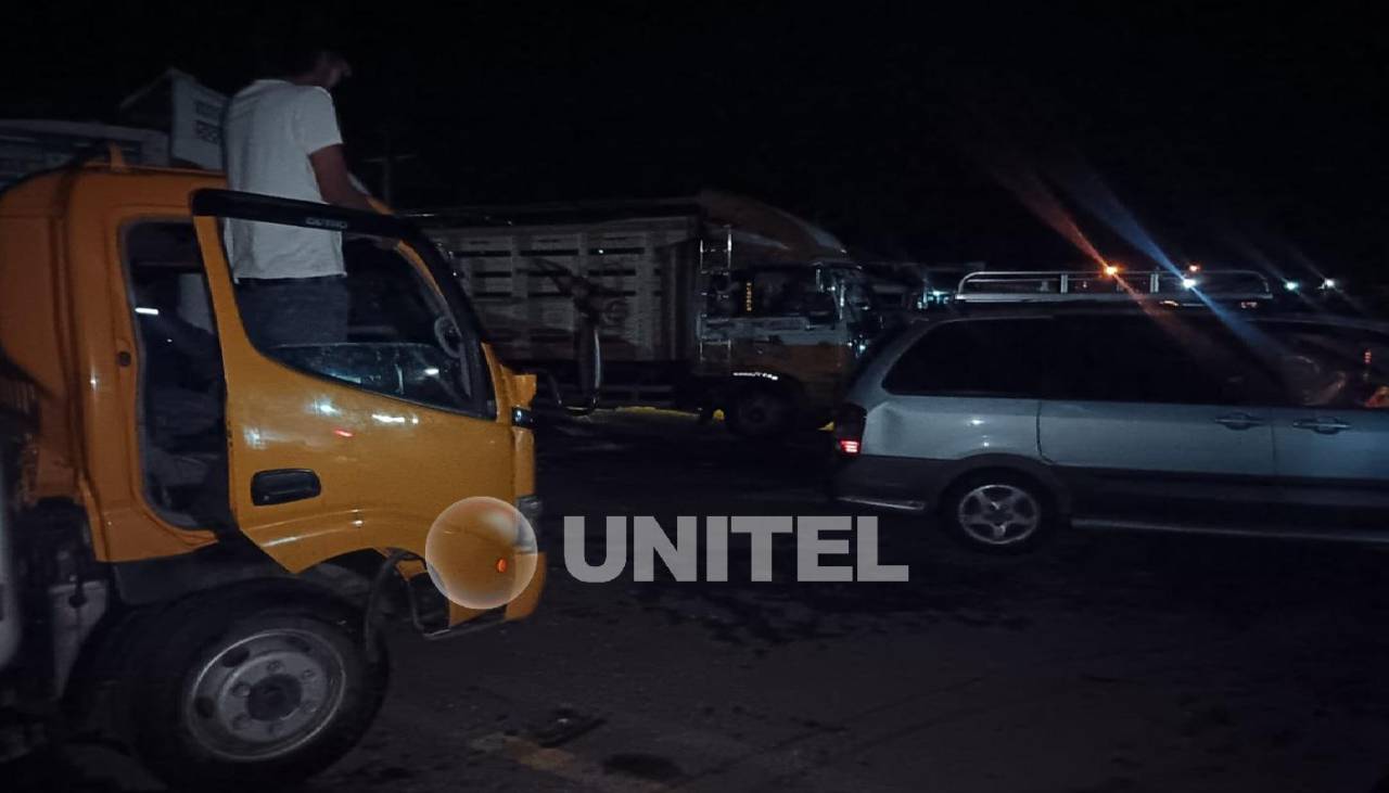 Santa Cruz: Se cumple el primer día de bloqueo en Yapacaní a la expectativa del diálogo de este martes