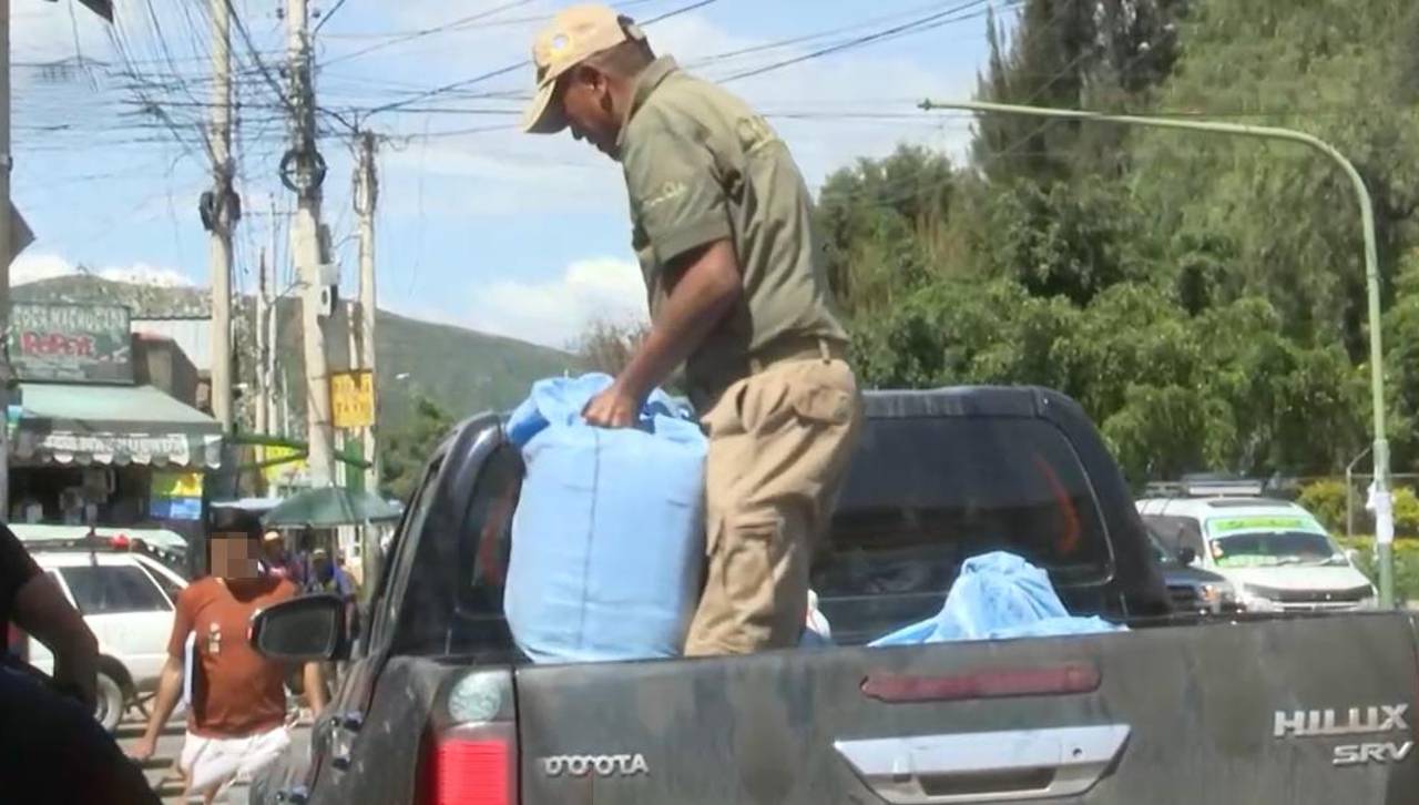 Aprehenden a una mujer que pretendía trasladar al menos 40 bidones con combustible escondidos en bolsa de yute