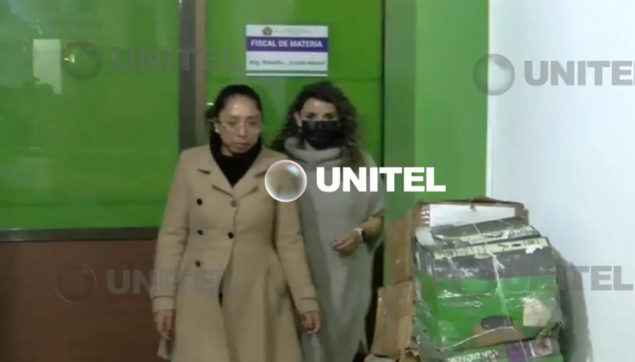 Exministra Castro llega a la Fiscalía para declarar por el caso del centro gastroenterológico 