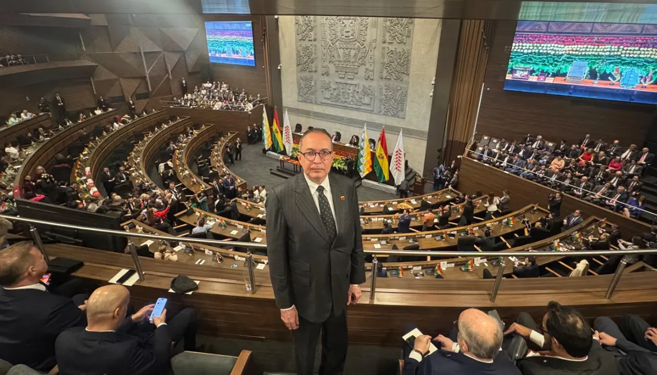 ¿Quién es el venezolano que estuvo presente en la toma de mando de Rodrigo Paz? 