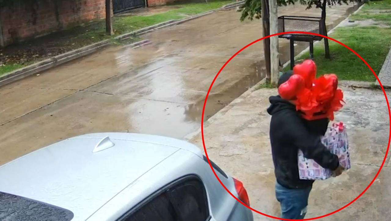 Video: Falsos repartidores engañan a una mujer con globos y bombones para entrar a su casa y atracarla