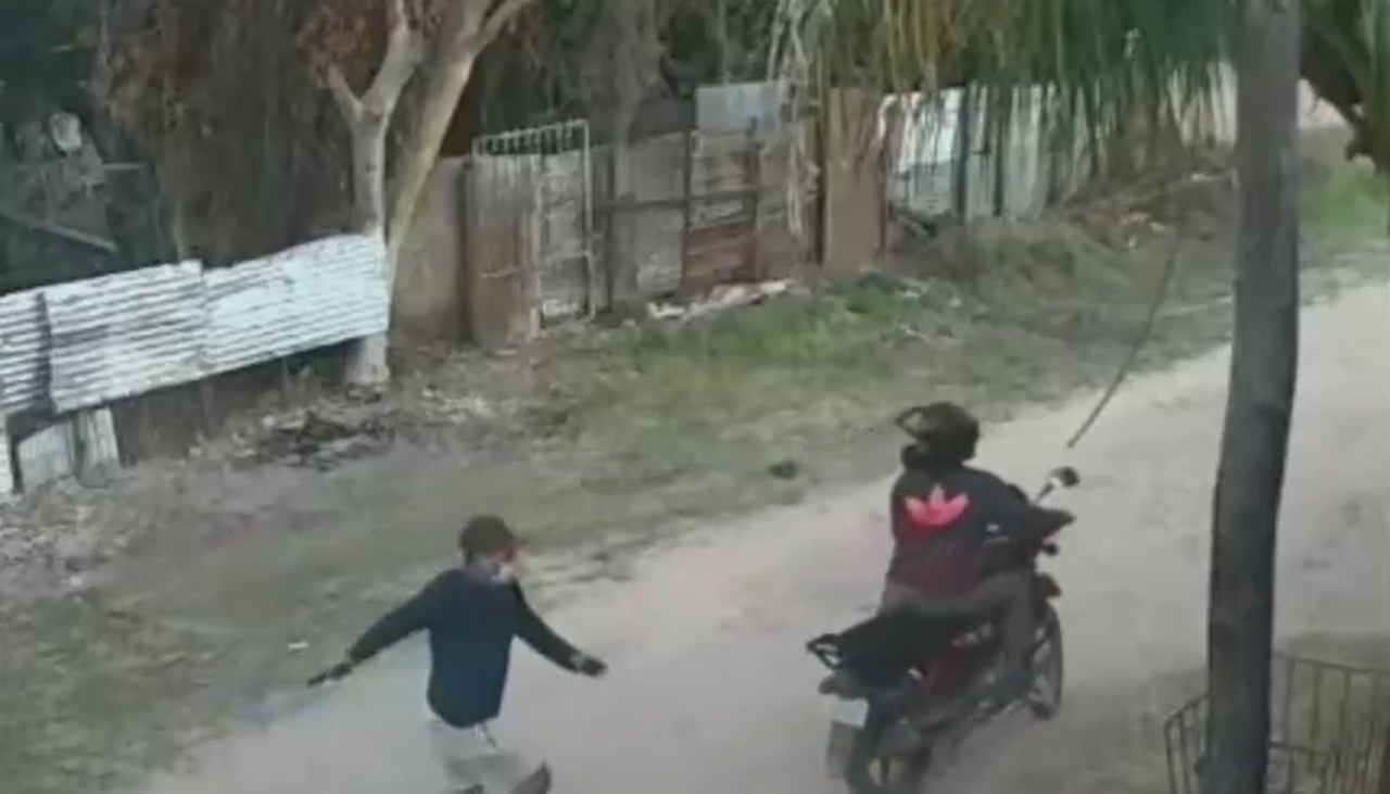 “Tuve que lanzar mi teléfono para que no me sigan pegando”, relata víctima de atraco