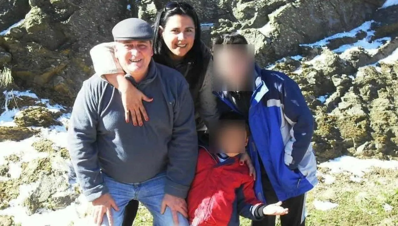 Joven de 22 años baleó y apuñaló a su madre luego de matar a su padrastro
