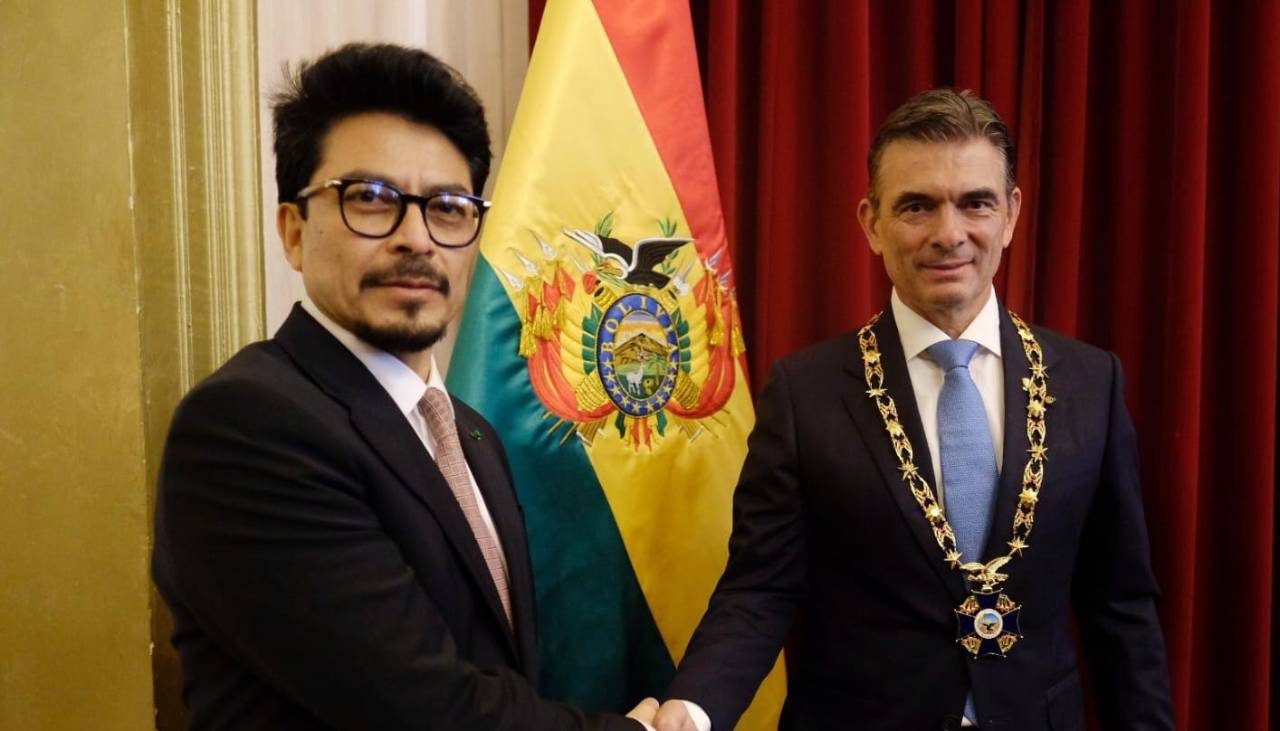 Samuel pide “pensar menos en condecoraciones” tras el Cóndor de los Andes a Rodrigo Paz