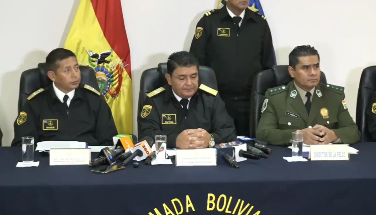 Armada recupera una gran parte de las armas robadas del Batallón de Chua Cocani; un marino, entre los seis aprehendidos del caso