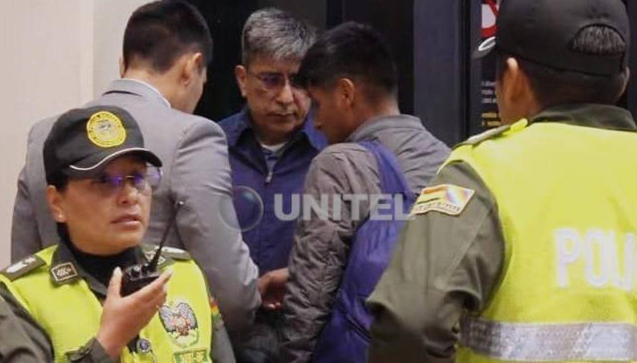 Exgerente de BoA ingresó a celdas policiales de La Paz investigado por daño económico por los vuelos a Cuba
